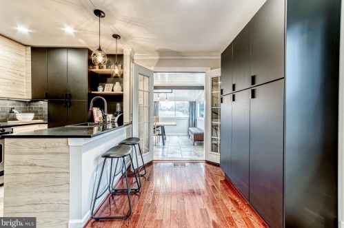 5637 Fenwick Dr, Alexandria VA 22303-1524 exterior