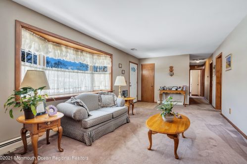 130 Floyd St, Edison NJ 08820-2101 exterior