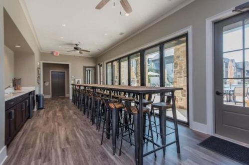 6607 Beacon Dr, Atlanta GA 30328 exterior