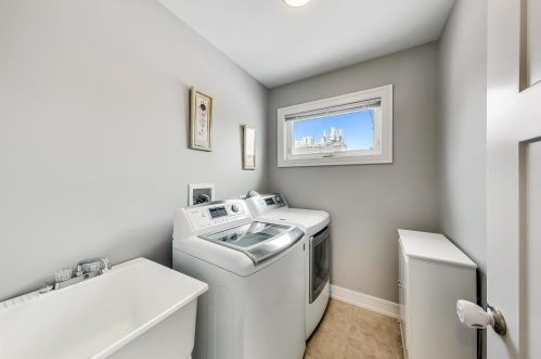 3131 Spaulding Ave, Chicago IL 60618-6804 exterior