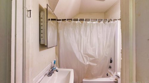 546 Church St, New Britain CT 06051-2312 exterior