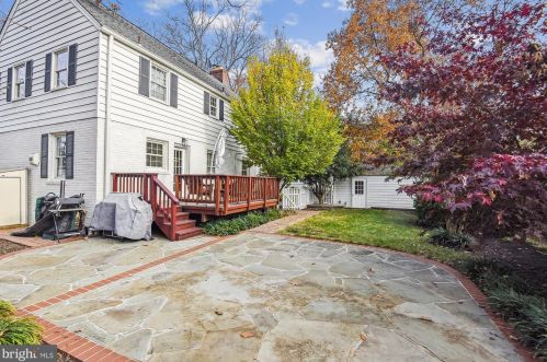 1612 Oakcrest Dr, Alexandria VA 22302-2337 exterior