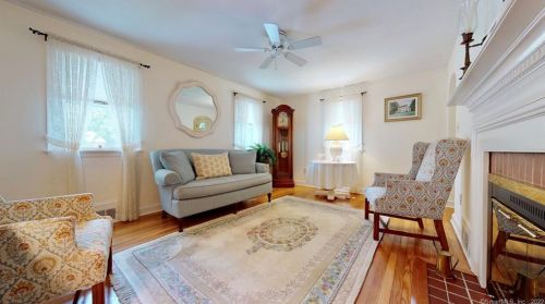 204 Edgemont Rd, Milford CT 06460-5009 exterior