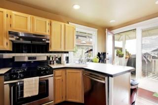 1921 10th Ave, Seattle WA  98119-2821 exterior