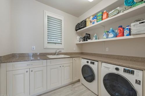 16614 Cortona Ln, Naples FL 34110-3261 exterior