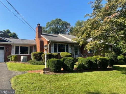 1221 Morningside Ln, Alexandria VA  22308-1042 exterior