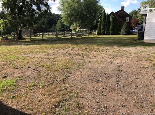 354 Elm St, Enfield CT 06082-3906 exterior