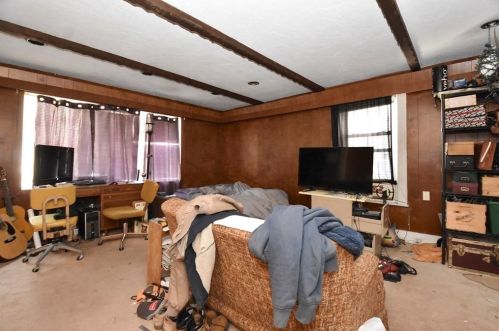 11 Chadwick St, Worcester MA 01605-1236 exterior