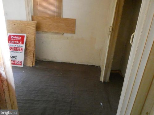 6801 Ditman St, Philadelphia PA 19135-2229 exterior