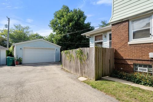 15 Mnr Ct, Joliet IL 60436-1510 exterior