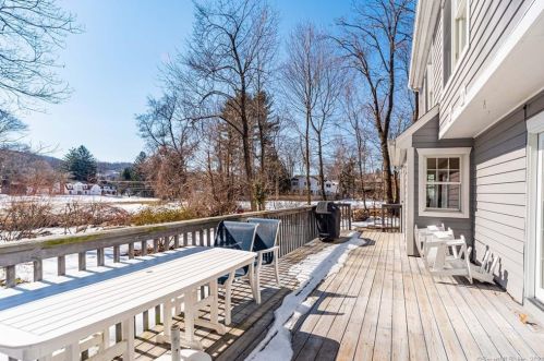 6 Carrington Ln, Farmington CT 06032-2344 exterior