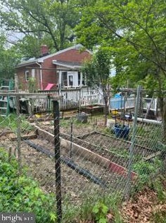 2824 James Dr, Alexandria, VA 22303-1350