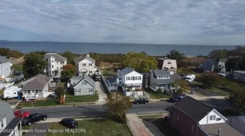 25 Monmouth Ave, Middletown NJ  07748-5732 exterior