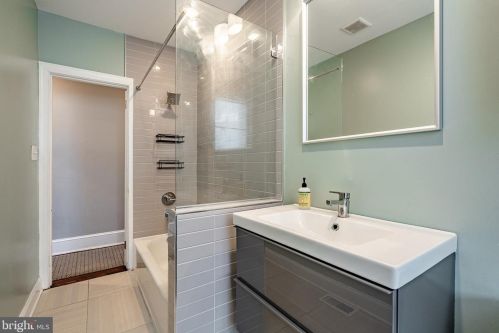 273 Hermitage St, Philadelphia PA  19127-1012 exterior