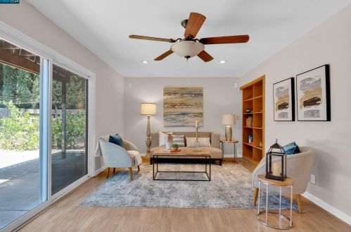 1221 Roanwood Way, Concord CA 94521-4816 exterior