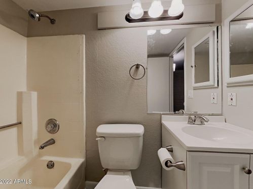 19038 2nd Ave, Phoenix AZ  85027-5653 exterior