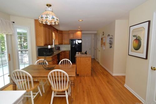 3 Commodore Hull Dr, Derby CT 06418-2255 exterior