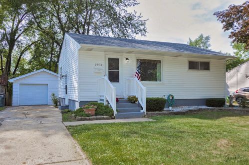 2032 Indian Rd, Waukegan, IL 60087-4525