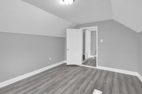 9329 Luella Ave, Chicago IL 60617-3930 exterior