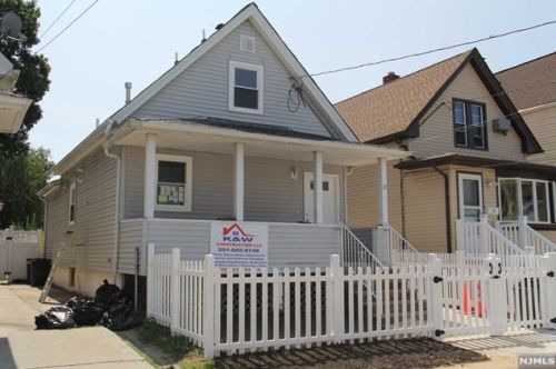 32 Willard St, Outwater, NJ 07026-3355