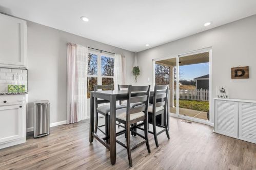 250 Village Circle Dr, Winfield MO 63389-2051 exterior