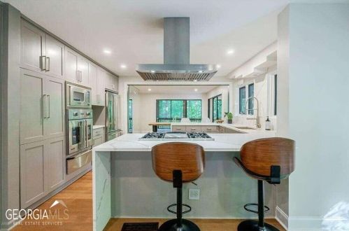 620 Colebrook Ct, Atlanta GA  30327-4710 exterior