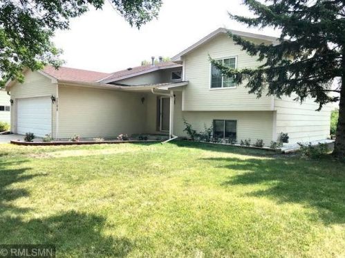 2200 Van Sloun Rd, Chaska, MN 55318-2823