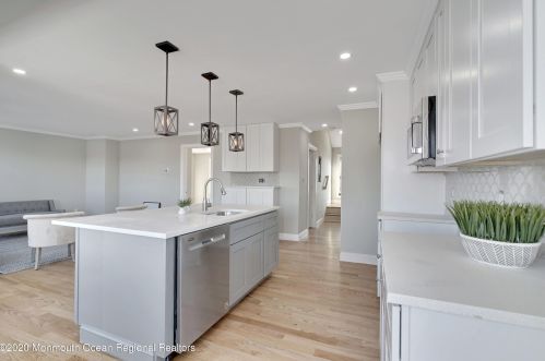 220 Bay Dr, Berkeley Township NJ 08721-3119 exterior