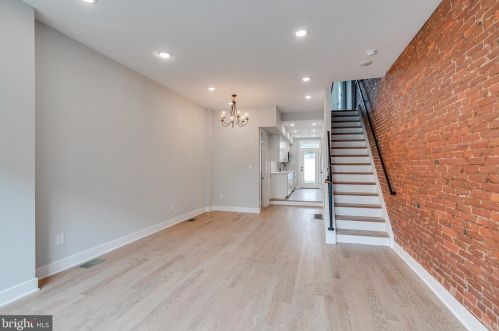 735 24th St, Philadelphia PA  19130-2539 exterior