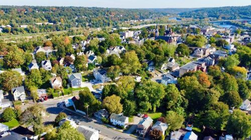 22 8 St, Derby CT 06418-1206 exterior