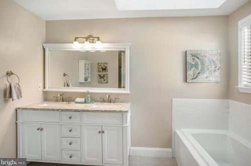 7513 Cross Gate Ln, Alexandria VA 22315-4619 exterior