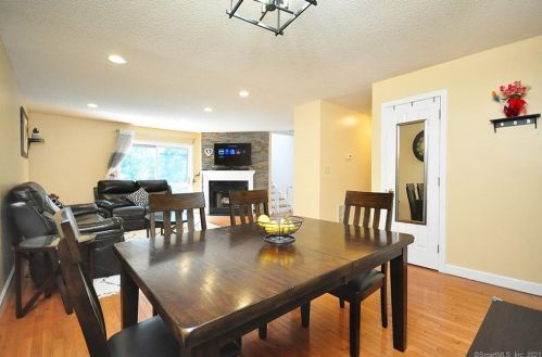 75 Florence Way, Farmington CT 06032-3438 exterior