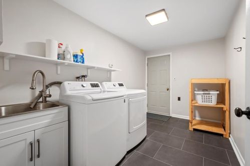 261 Magnolia Pl, Pittsburgh PA  15228-1344 exterior