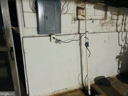 828 Mcdowell Ave, Chester PA 19013-6231 exterior