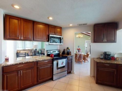 34 Dolphin Cir, Naples FL 34113-4048 exterior