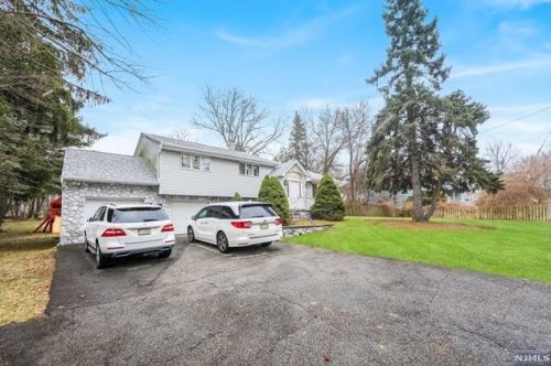 31 Sherman Ave, Closter NJ  07624-2805 exterior