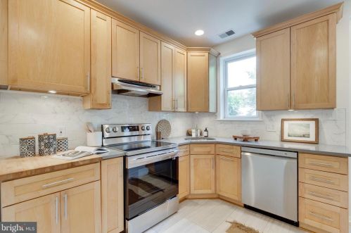 145 U St, Washington DC 20001-2338 exterior