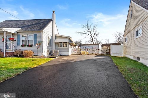 18 Exeter Dr, Trenton, NJ 08610-6621