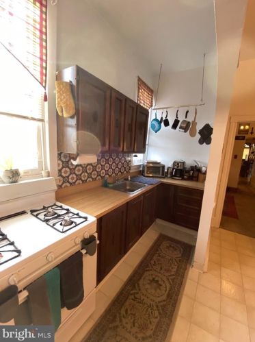 3204 Cv Rd, Camden NJ 08110-3512 exterior