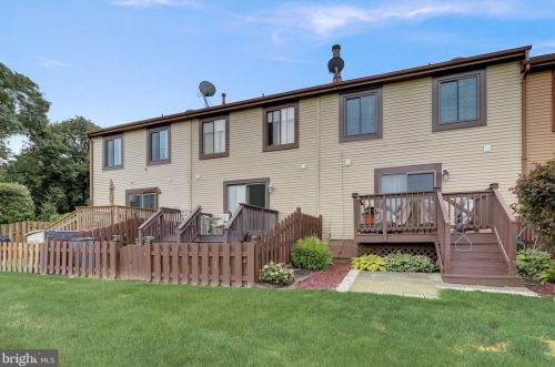 4 Crawford Ct, Trenton NJ  08690-3618 exterior