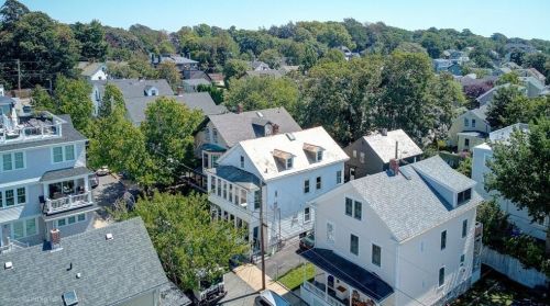 15 Dean Ave, Middletown RI 02840-3406 exterior