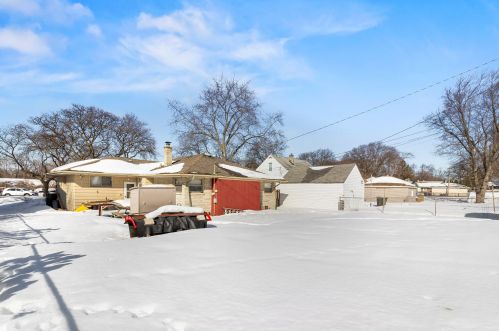 1210 104, Milwaukee WI 53214-3928 exterior