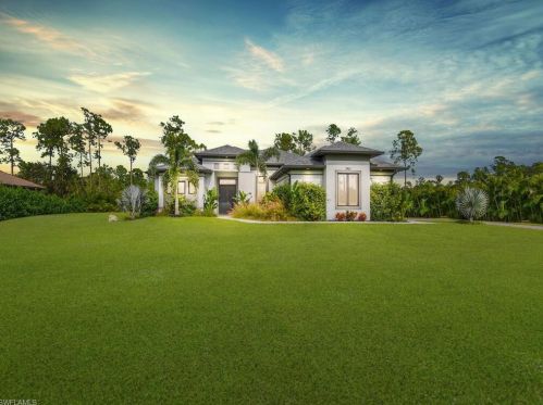 3861 10th Ave, Naples, FL 34120-4931