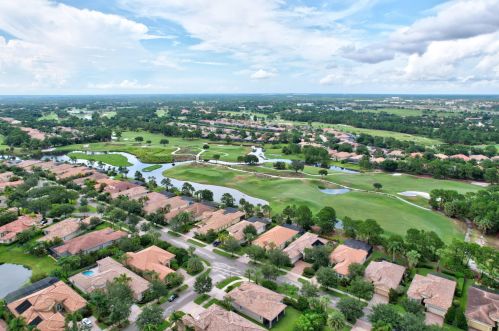 9800 Nuova Way, Fort Pierce FL 34986-2825 exterior