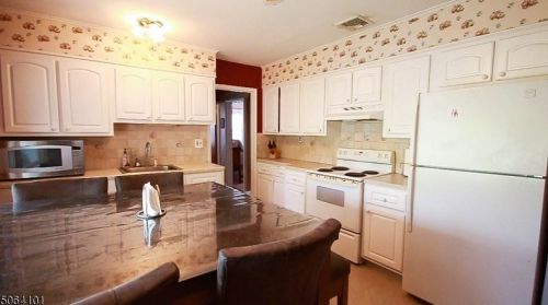 23 South St, Dover, NJ 07801-4930