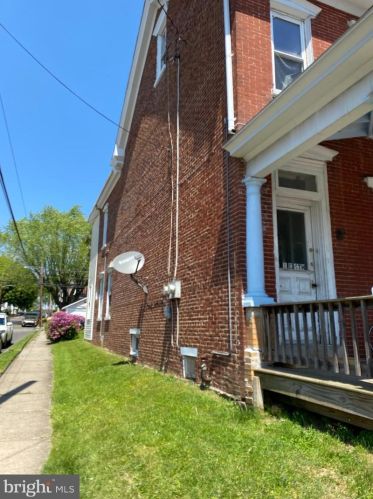 1 4th St, Pottstown PA  19464-5275 exterior