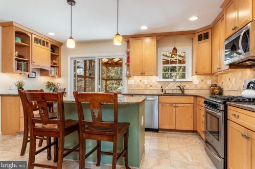 119 Brent Dr, Media PA 19086-6610 exterior