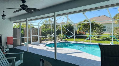 1911 Gaskins Cir, Fort Pierce FL  34952-6640 exterior