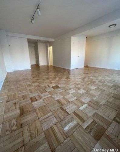 333 46th St, New York NY  10017-7401 exterior