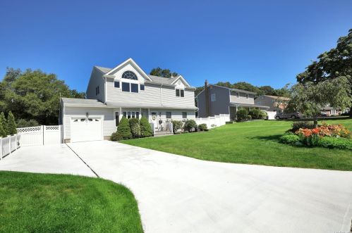 38 Roxbury Dr, Commack, NY 11725-1325
